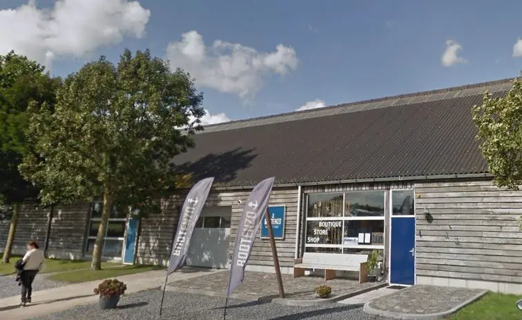 Werkplaats van Kikkert Watersport op Jachthaven Marnemoende